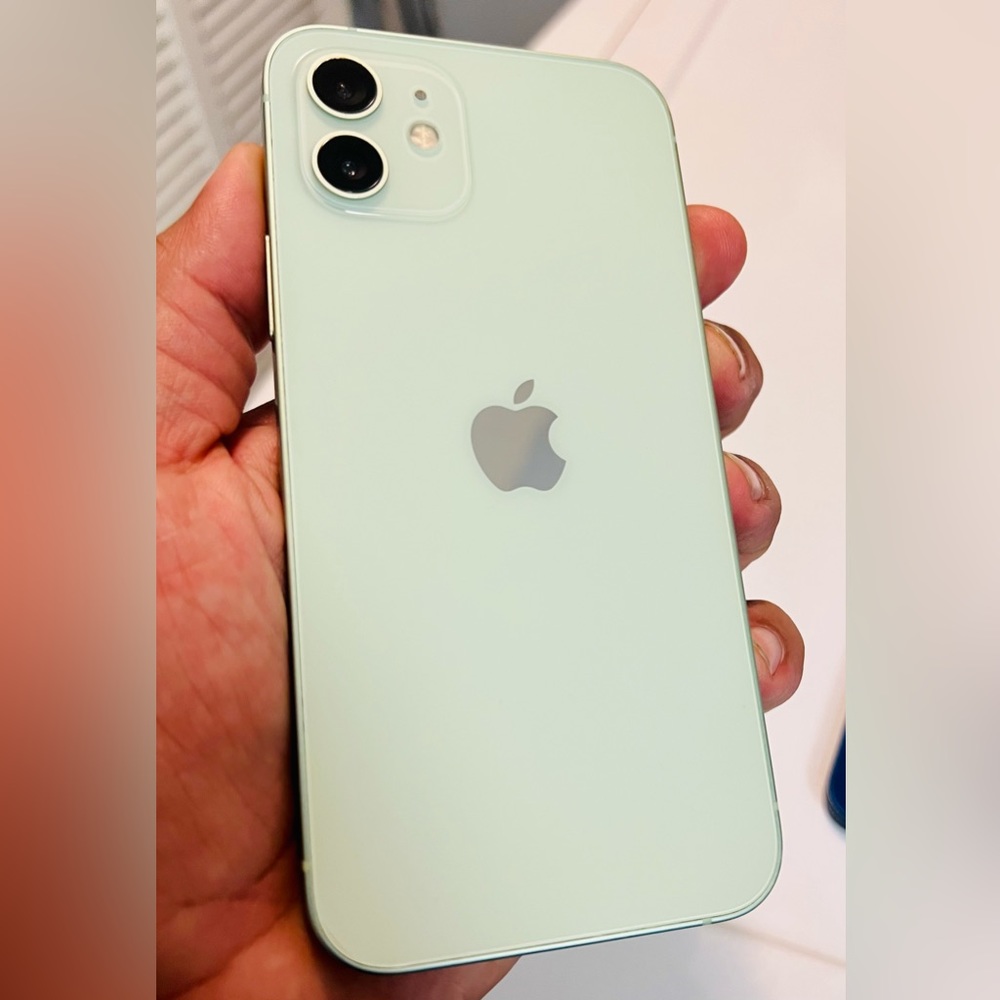 iPhone 12 - 64gb - Unlocked